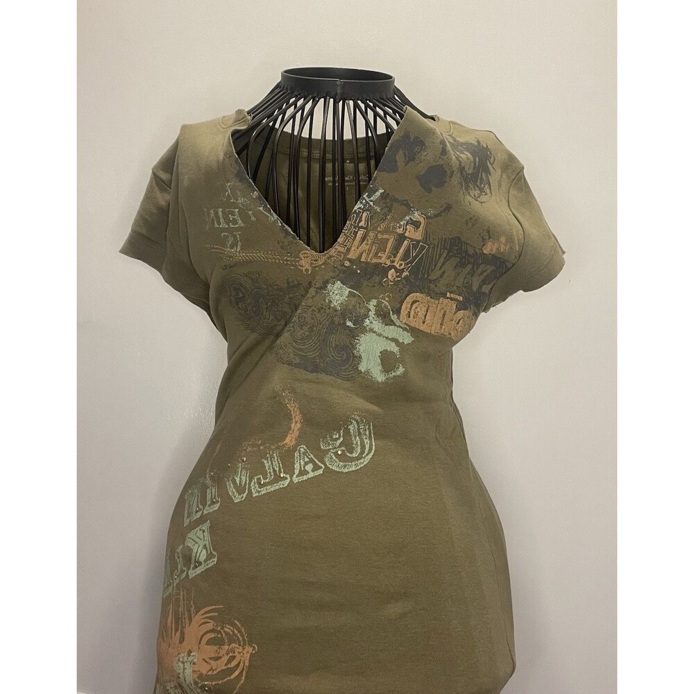 NWT VTG Calvin Klein Jeans Women’s PS Green Graphic Logo V-Neck Short Sleeve Tee